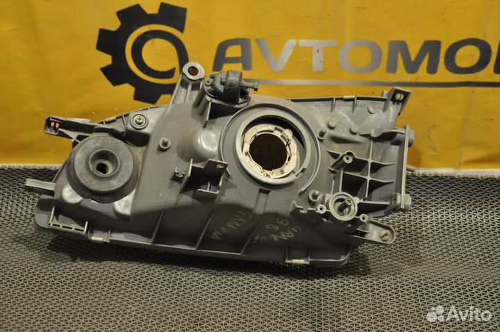Фара правая toyota granvia KCH16W