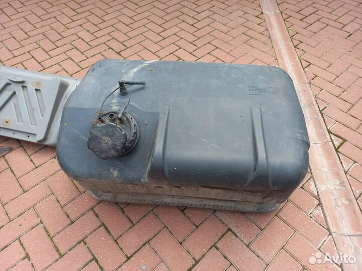 Топливный бак mercedes 1218