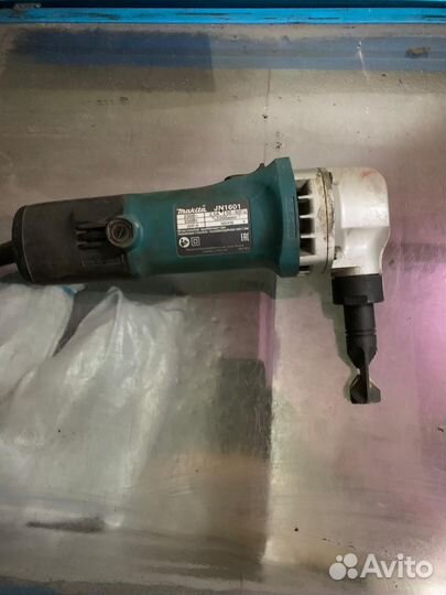 Вырубные ножницы по металлу Makita JN 1601