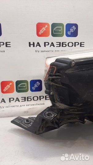 Фара передняя правая Toyota Hilux