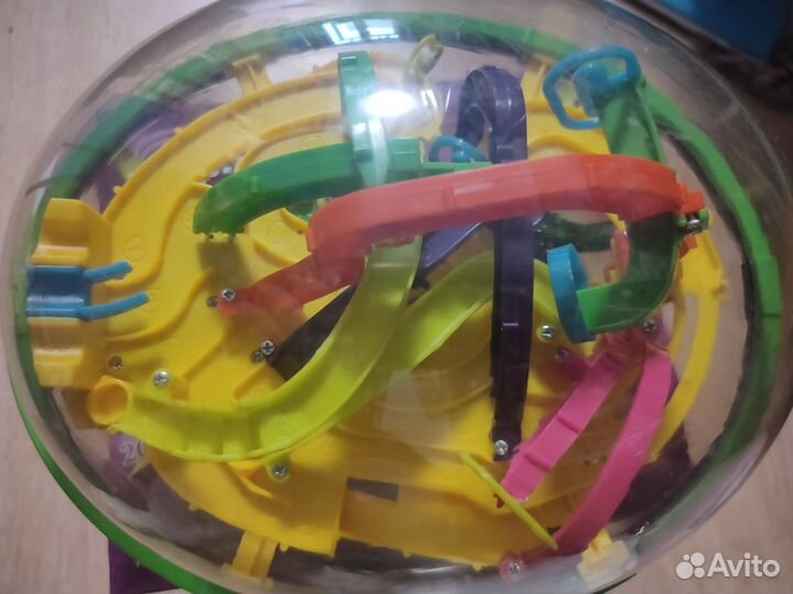 Шар-лабиринт какаду