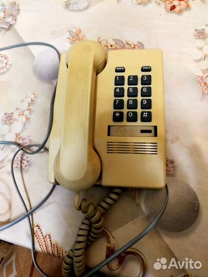 Старый стационарный телефон