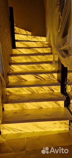 Производим подступенки из искусственного оникса