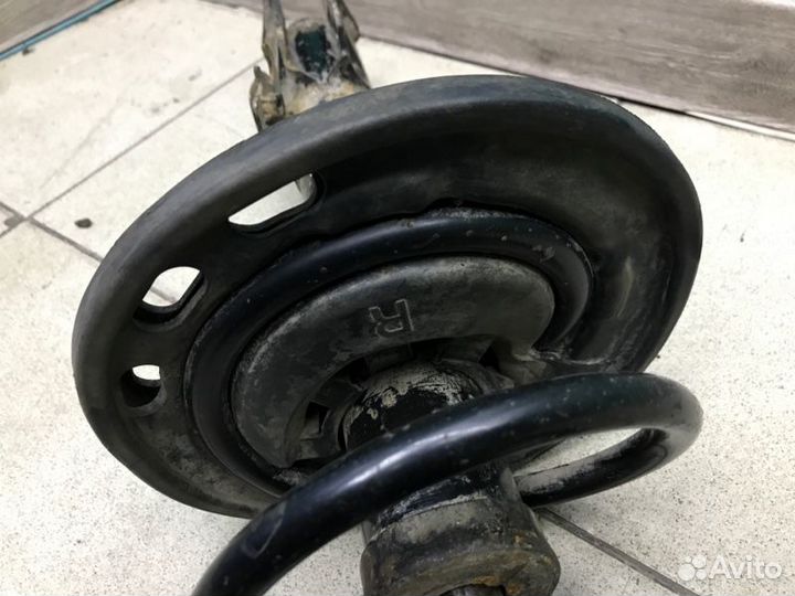 Амортизатор задний правый Toyota Camry V50 2.5