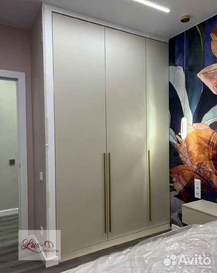 Шкаф для одежды встроенный