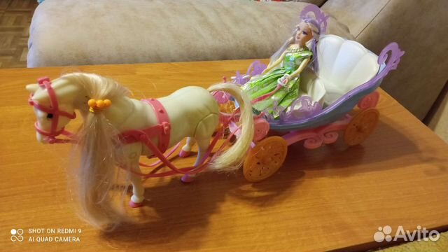 Карета с лошадкой и куколкой