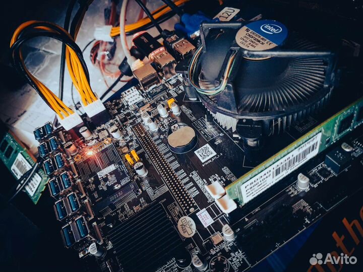Новая, на 12 карт материнка b75. Готовые риги и тд