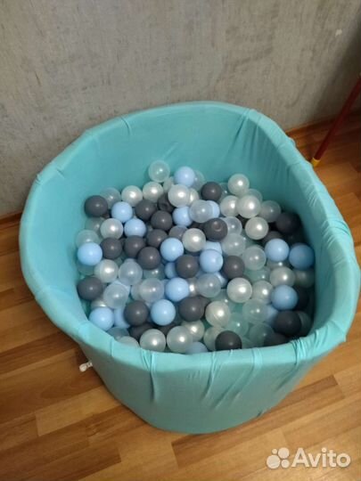 Сухой бассейн с шариками