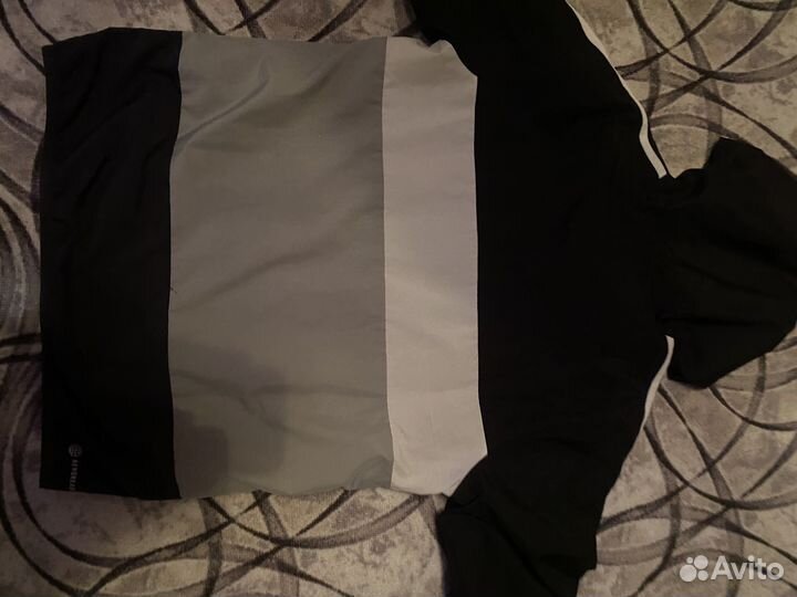 Спортивная ветровка adidas