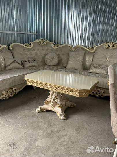 Журнальный столик