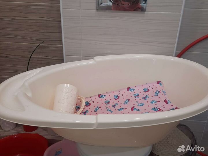 Ванночка для купания с горкой и чашкой для полива