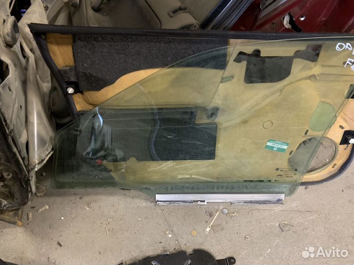 Стекло переднее правое Opel Vectra b