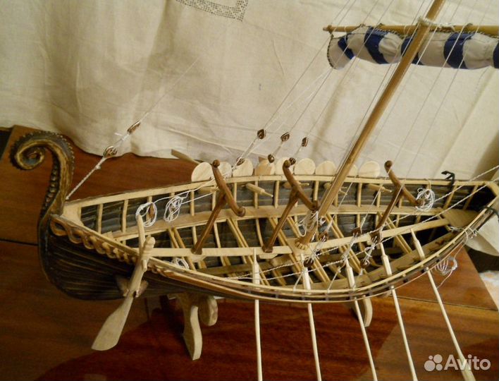 Модель корабля парусника драккар