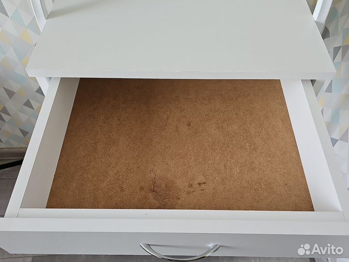 Столик - тележка косметолога