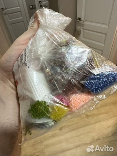 Бисер много