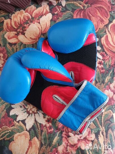 Боксерские перчатки