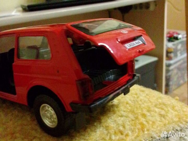 Машина нива игрушечная