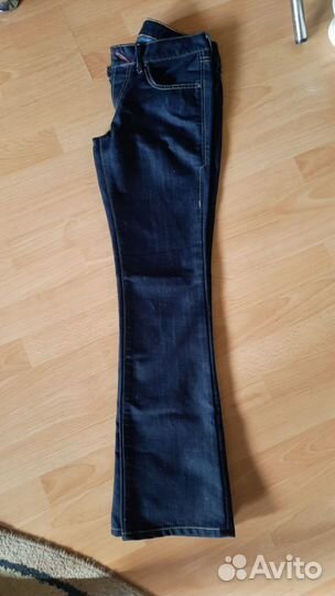 Джинсы женские levis,44р