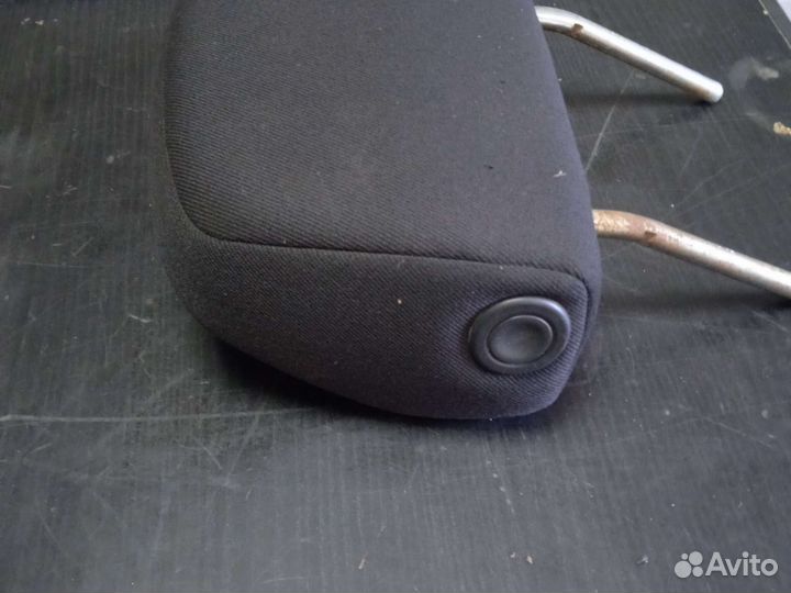 Подголовник переднего сиденья Opel Astra H