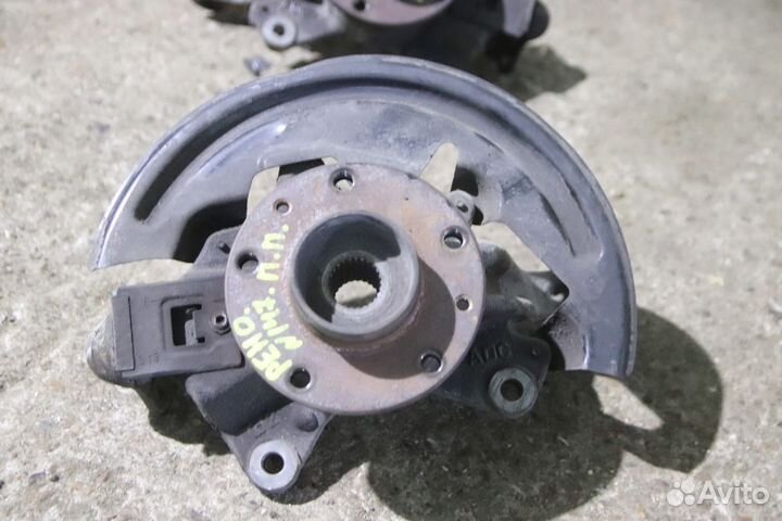 Кулак поворот ступица пер на Рено Флюенс