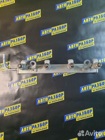 Топливная рампа с форсунками Митсубиси Лансер 10