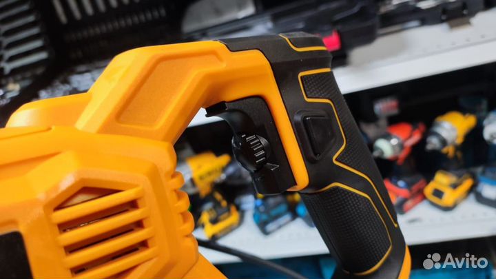 Сабельная сетевая пила dewalt в кейсе