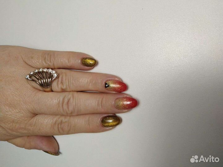 Требуется модель на комбинированный маникюр