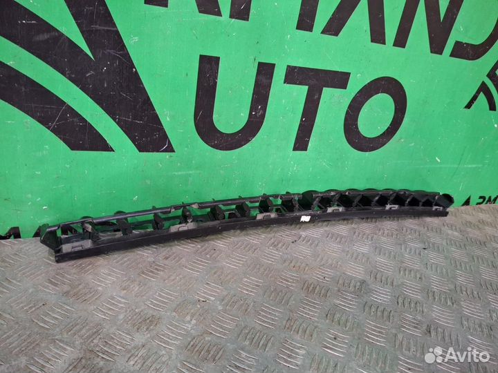 Кронштейн бампера задний Skoda Rapid 1 2014-2020