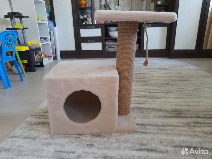 Когтеточка с домиком для кошек
