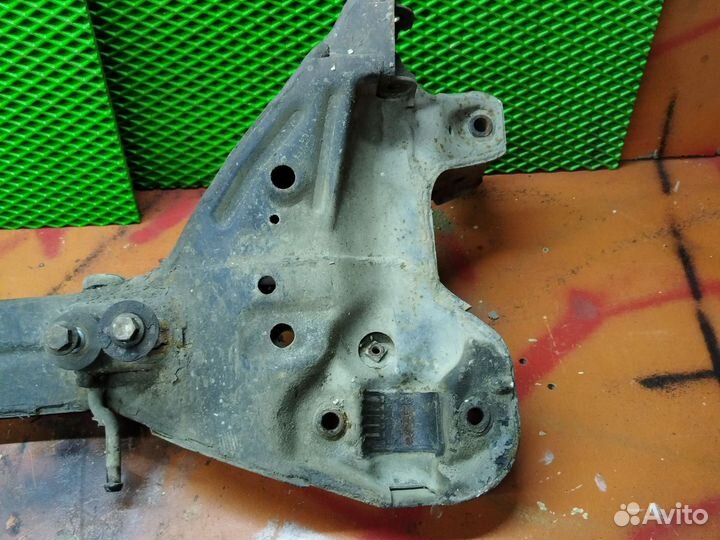 Подрамник передний Mitsubishi carisma