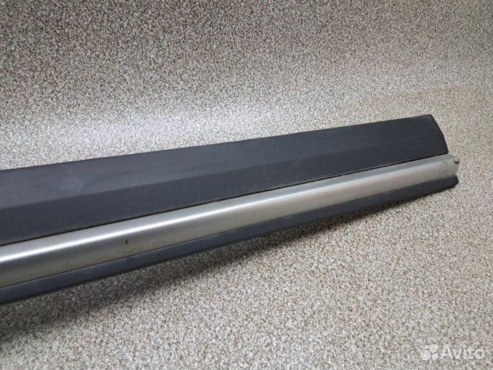 Молдинг двери передний левый Geely Atlas 2.4 4G24
