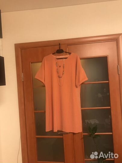 Нарядное платье с бусами