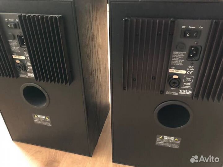 Студийные активные мониторы JBL 6208