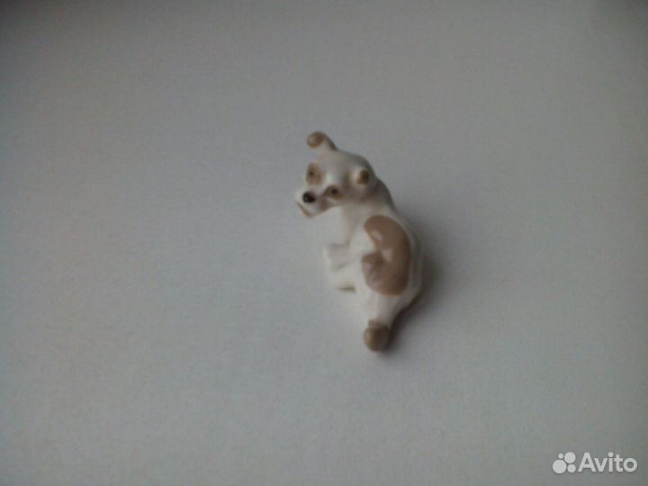 Фарфоровая статуэтка СССР. Собачка. лфз. мини