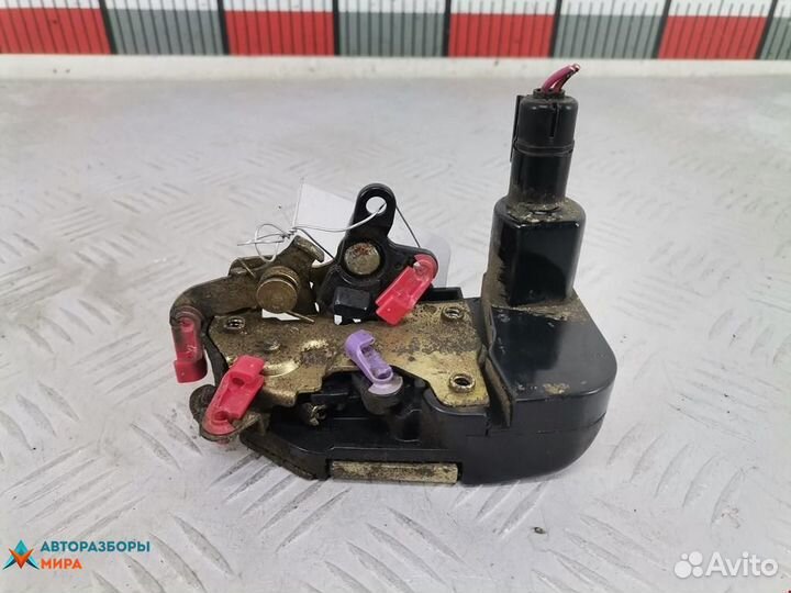 Замок двери передней правой Jeep Cherokee XJ 2000