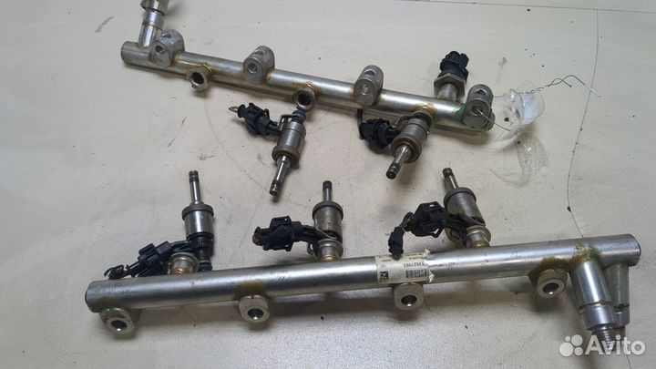 Форсунка топливная Cadillac STS, 2009