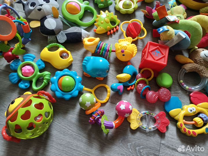 Большой пакет игрушек для малыша