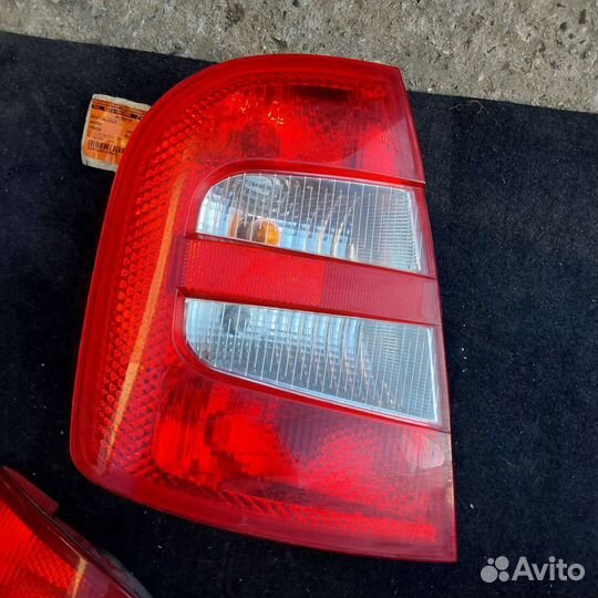 Skoda fabia задний левый правый фонарь