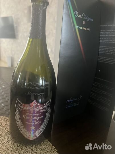 Коробка с бутылкой из под шампнского