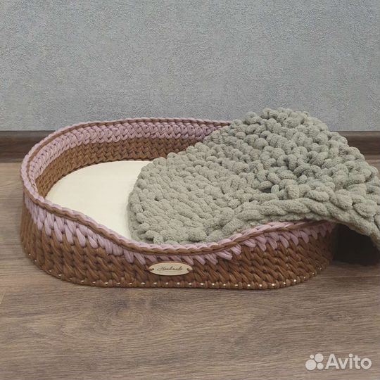 Лежанка для кошек и собак мелких пород