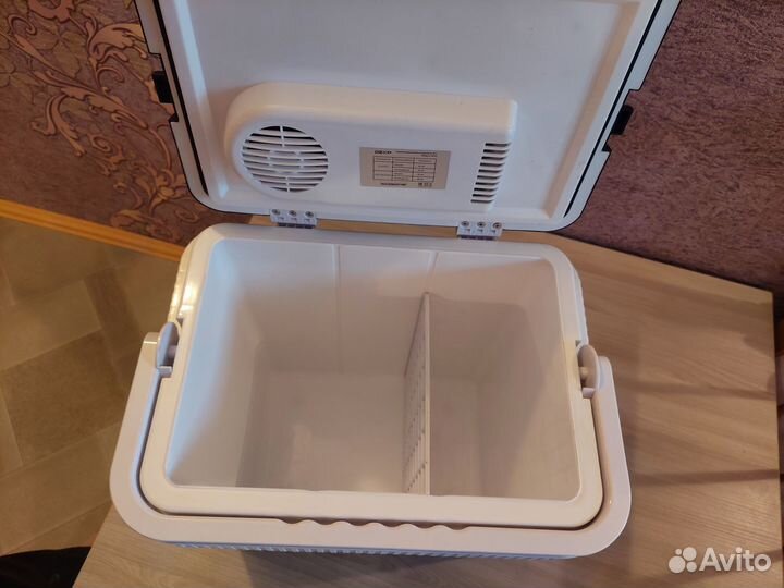 Автомобильный термоэлектрический холодильник