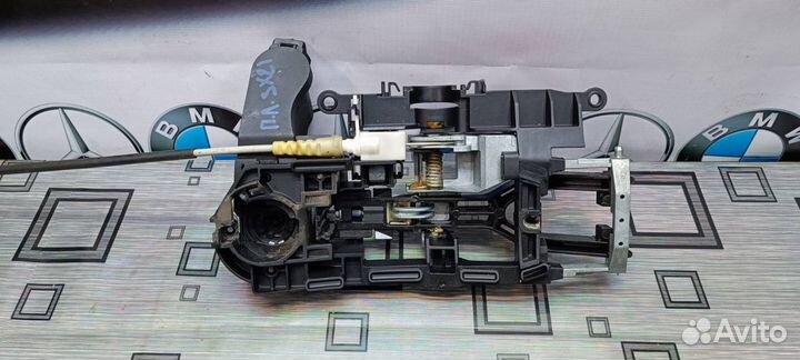 Водительский кронштейн ручки двери BMW F07, F01