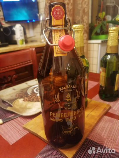 Бутылка с бугельной пробкой