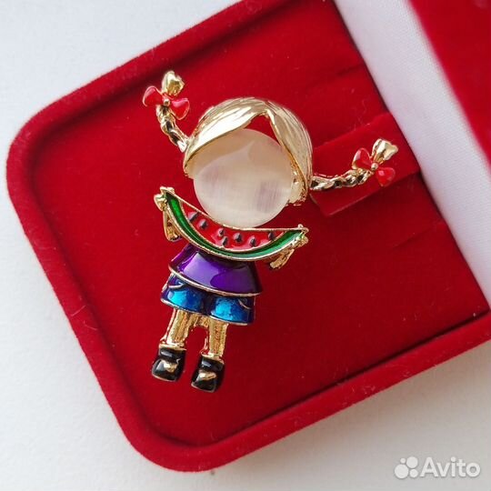 Брошь Девочка с арбузом брошка бижутерия