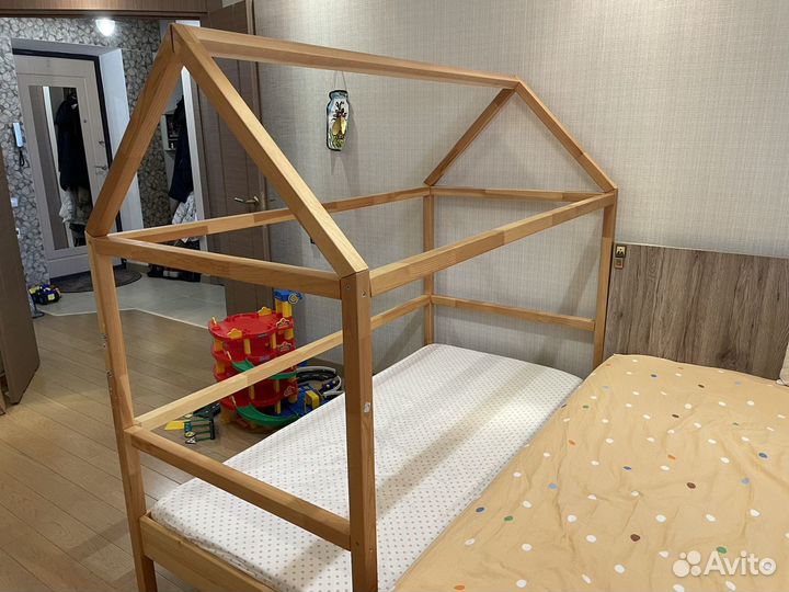 Детская кровать домик