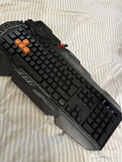 Игровая клавиатура, мышь, микрофон, коврик