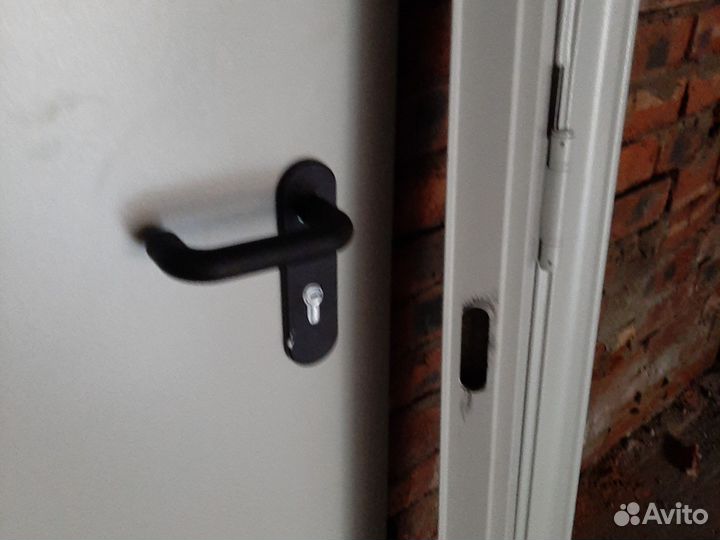 Металлическая дверь бу