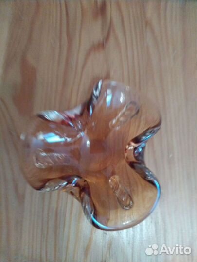 Пепельница из цветного стекла, золотистого цвета