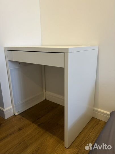 Компьютерный стол IKEA mikke