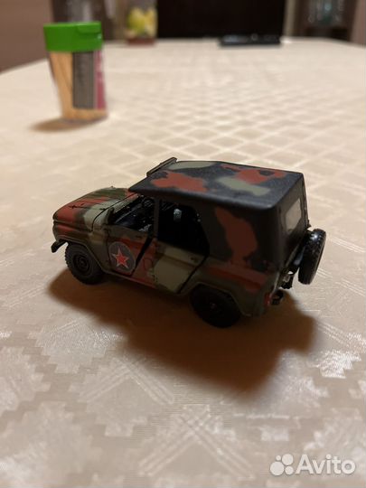 Модель автомобиля УАЗ 469 1/43 СССР